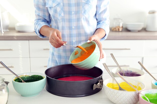 Osoba gotująca w kuchni